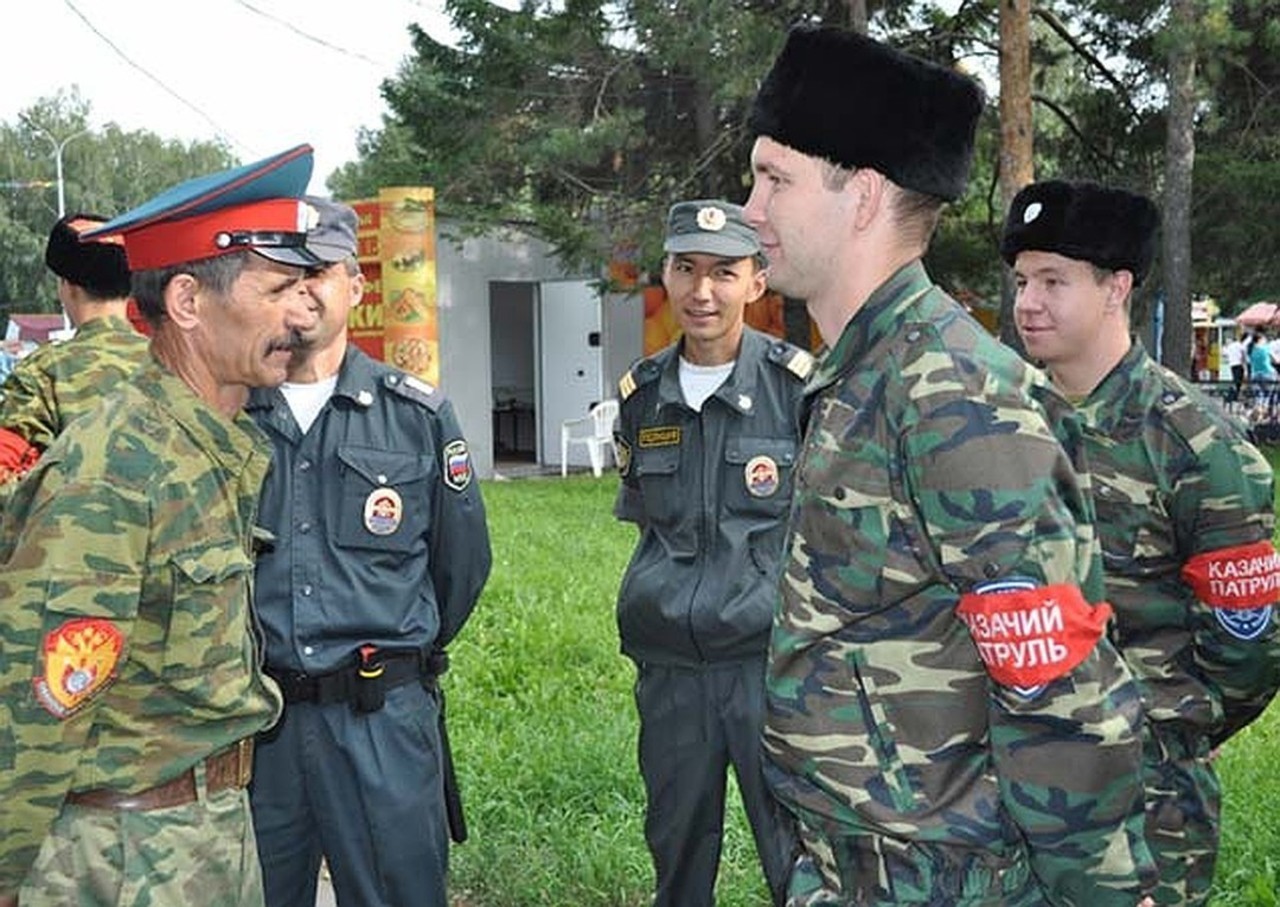 казаки охрана общественного порядка. конная полиция. казаки в краснодаре патруль. казаки дружинники краснодар. казаки патрулируют сочи.